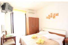 Kamers Bili Galeb BED? Slaapkamer 2 – yellow foto 1