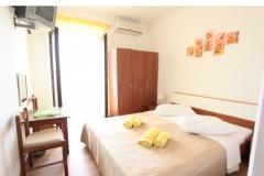 Kamers Bili Galeb BED? Slaapkamer 2 – yellow foto 3