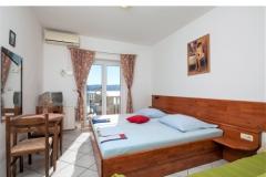 Family Kamers &amp; Appartementen Omis Slaapkamer 6 – 203/106 foto 1