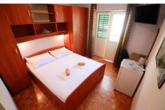 Appartementen Love Tučepi Slaapkamer 1 – SOBA JEDAN foto 1