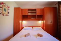 Appartementen Love Tučepi Slaapkamer 1 – SOBA JEDAN foto 4