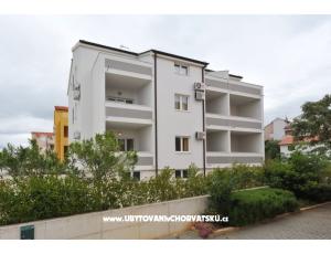 Appartementen Plima***Srima