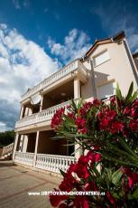 Villa Martin *** Srima