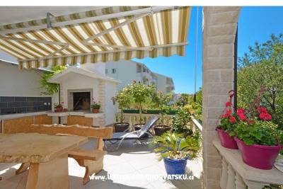 Apartments Two Lions