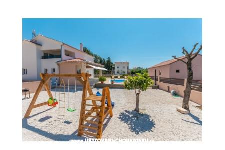 Holiday house vila Kunfin foto 3