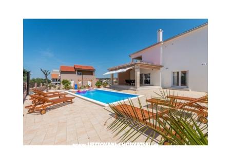 Holiday house vila Kunfin foto 4