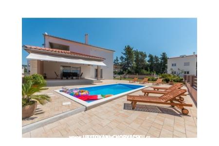 Holiday house vila Kunfin foto 5