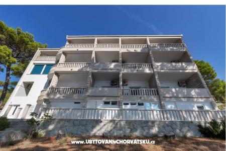 Pine Canopy Studios and Appartementen Brela Kroatië