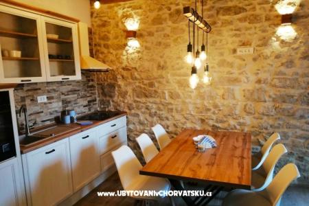 Dalmatinska kamena kuća Sv. Filip i Jakov Kroatië