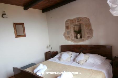 Stenen huis za odmor Ostojić foto 4