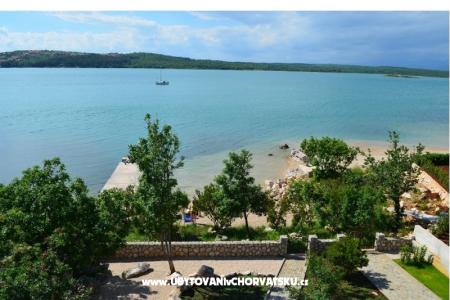 Villa Klimno direct op het strand foto 3