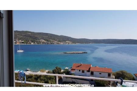 Villa Luna  Marina - Trogir Kroatië