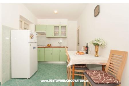 Appartementen Neda Vulić Omis Kroatië