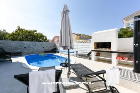 Appartement met zwembad and jacuzzi foto 2