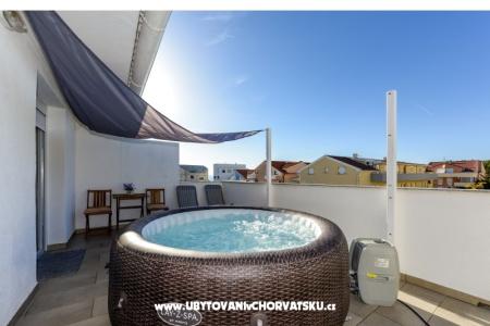 Appartement met zwembad and jacuzzi foto 3