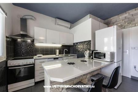 Appartement met zwembad and jacuzzi foto 5
