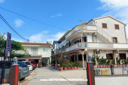 Appartementen Ljubica Pakostane Kroatië