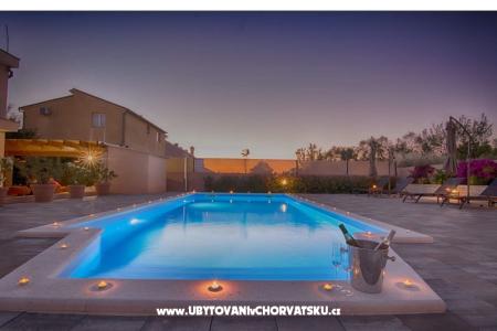  Huis met zwembad - Villa Marijana  foto 2