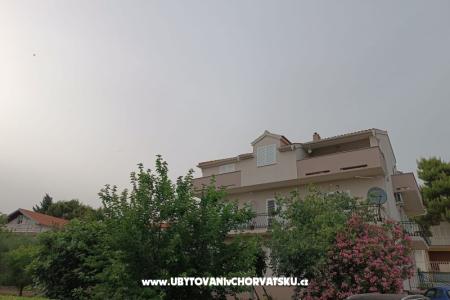 Appartement Ela Pirovac Kroatië