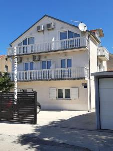 Apartnani Lana Pirovac Pirovac Kroatië