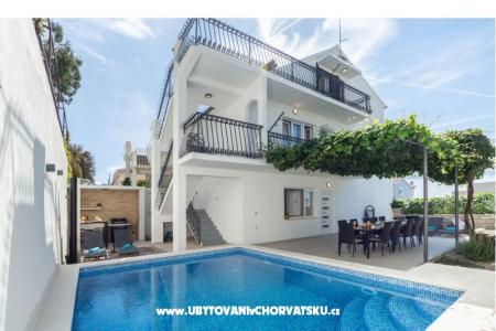 Villa Marante met zwembad Podstrana Kroatië