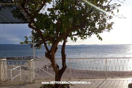 Beach house Ivan &amp; Maca Podstrana Kroatië