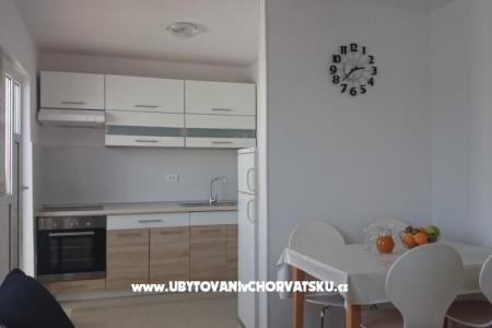 Appartementen 7 m od mora foto 5
