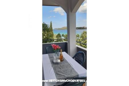 Appartementen 10 metara od mora foto 2