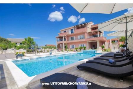 Holiday Appartementen Danica ****  Primosten Kroatië