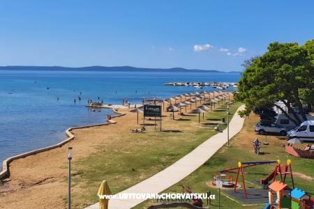 Appartement uz more i plažu – Privlaka Kroatië
