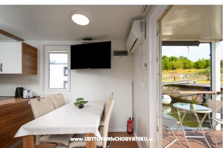 Huis boat Water lily foto 5