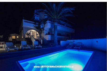 Appartementen Anny met zwembad foto 2