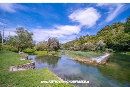 Riverside house pool jacuzi sauna foto 2