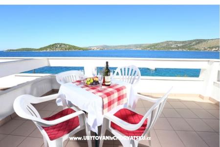 Vinka apartments DIREKT NA PLAŽI Rogoznica Kroatië