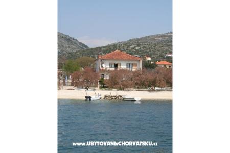 Manda Trogir Kroatië