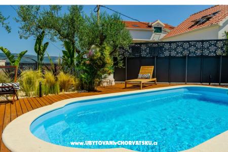 The Three Flowers Pool Huis foto 4