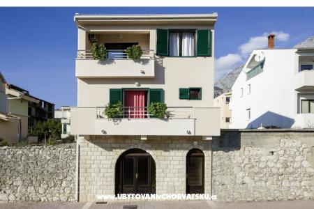 Maja Ševelj - Huis 1 – Tucepi Kroatië