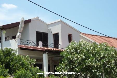 Villa Vinka*** foto 2