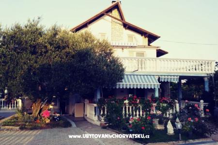 Vila Kartal Vodice Kroatië