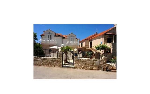 Appartementen Bera, Julie i Edi – Accommodatie eiland Brac Kroatië