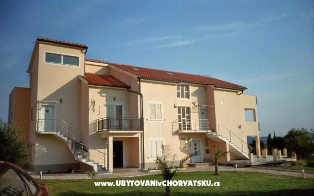 Villa Tri Palme – Accommodatie Sv. Filip i Jakov Kroatië