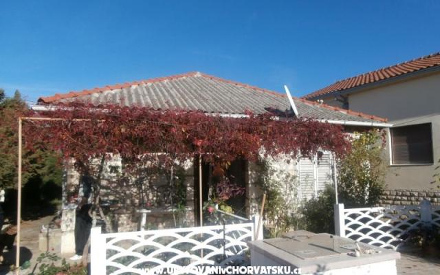 Vakantiehuis - Zapuntel – Accommodatie eiland Ist &amp; Molat Kroatië