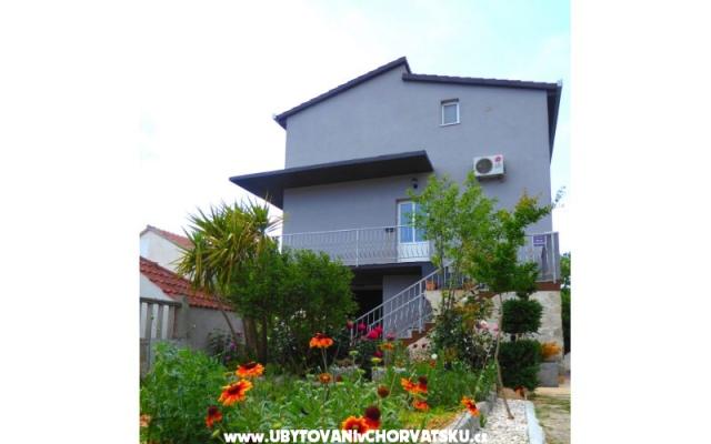 Appartement Elvis – Accommodatie Marina - Trogir Kroatië