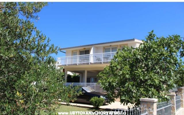 Appartementen Vila  – Accommodatie Marina - Trogir Kroatië