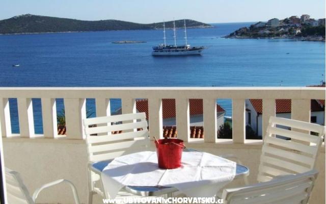 Appartementen Villa MANDINA met zwembad – Accommodatie Marina - Trogir Kroatië