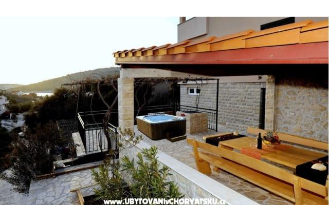 Vakantiehuis - Mirna vala – Accommodatie Marina - Trogir Kroatië