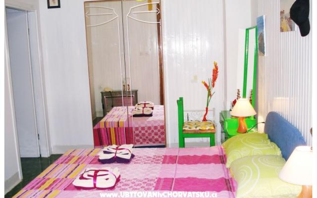 Central Appartement with Balcony – Accommodatie Maslenica Kroatië