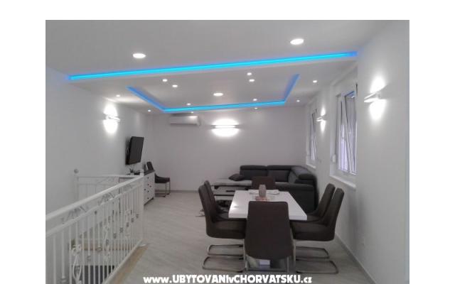 Appartement Nevena 2 – Accommodatie Omis Kroatië