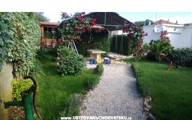 Appartementen Pipi – Accommodatie Pakostane Kroatië