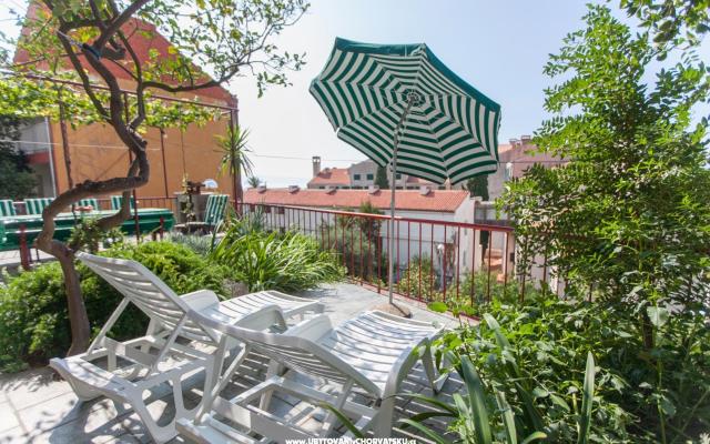 Appartementen TRI cvita – Accommodatie Podgora Kroatië